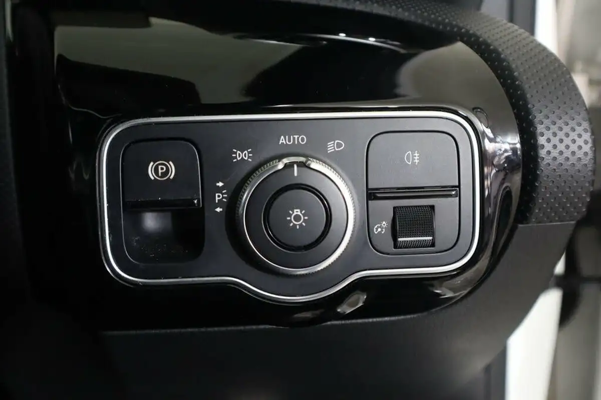 2019-mercedes-benz-a-class-20-a220-amg-line-ss-hatchback-5d-big-18