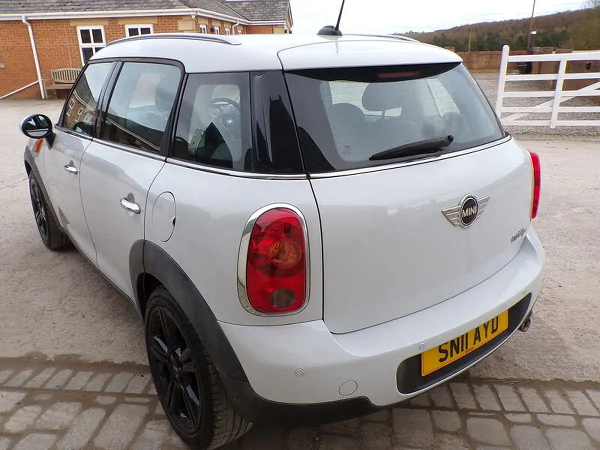 2011-mini-countryman-16td-cooper-big-4