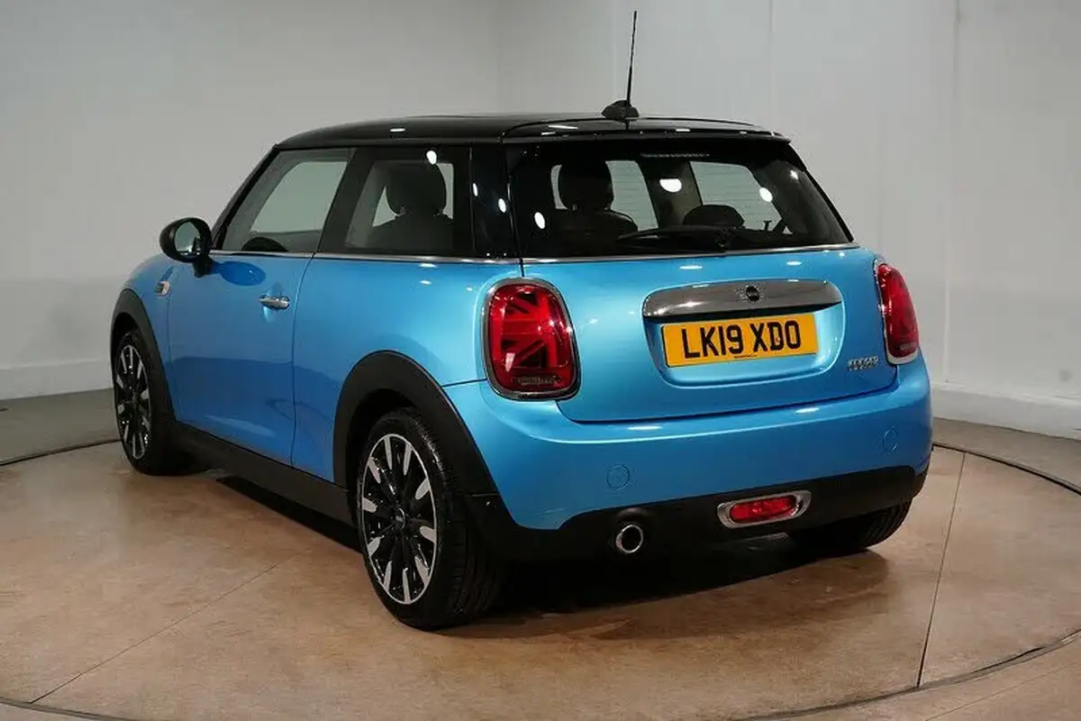 2019-mini-cooper-15-cooper-exclusive-134bhp-hatchback-3d-big-9