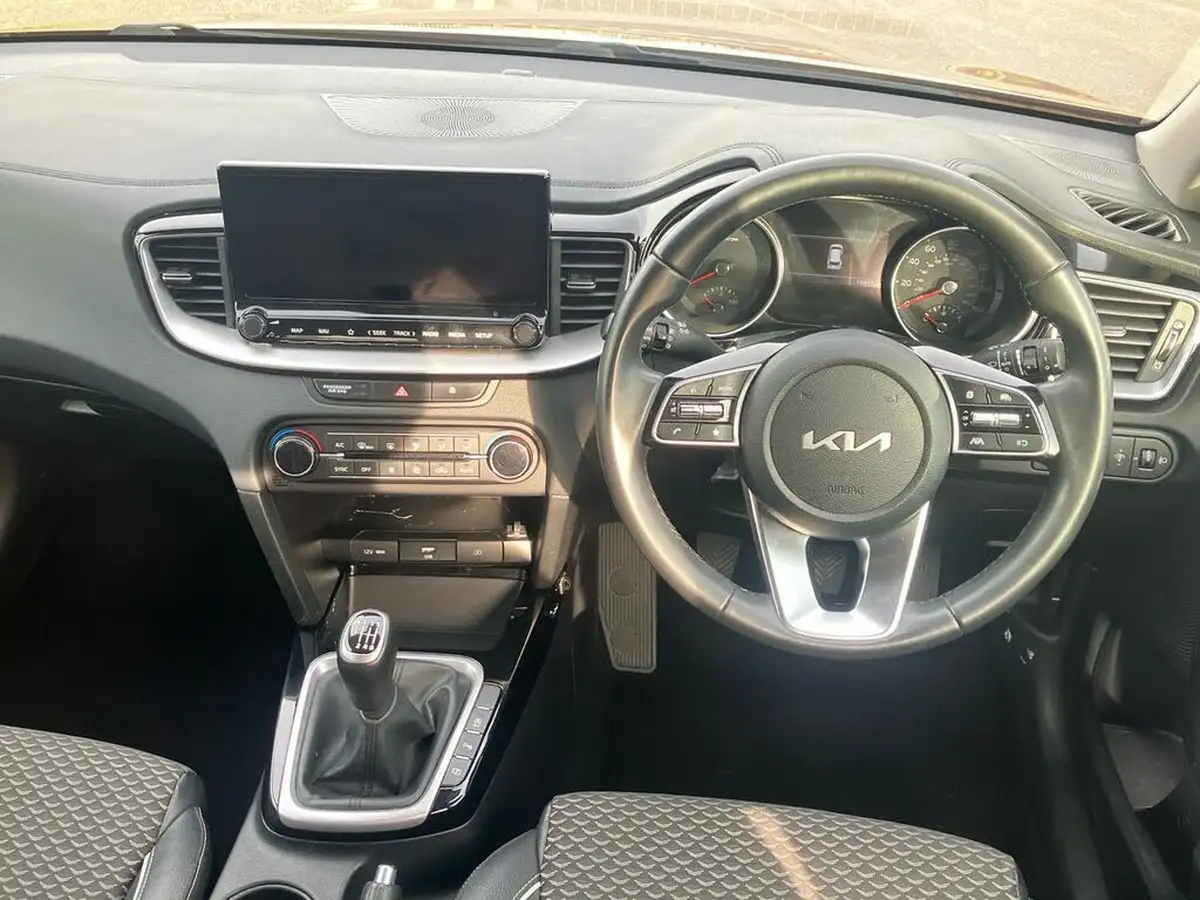2022-kia-ceed-15-t-gdi-3-sportswagon-big-16