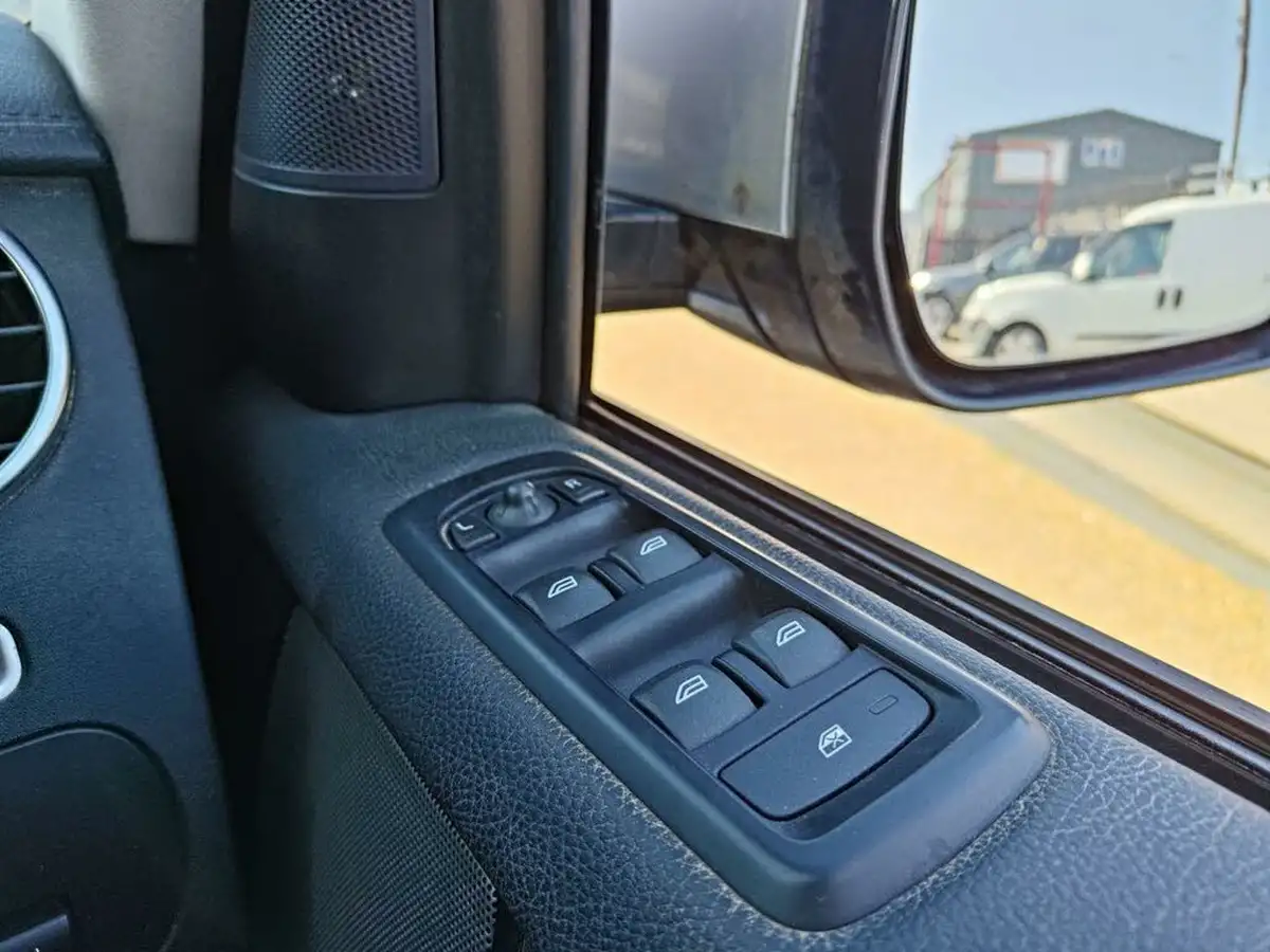 2016-land-rover-discovery-30-sd-v6-se-big-17