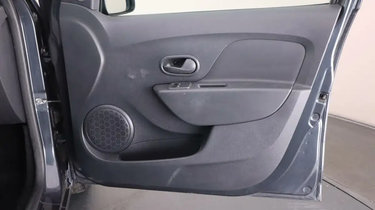 2019-dacia-sandero-10-sce-essential-big-14