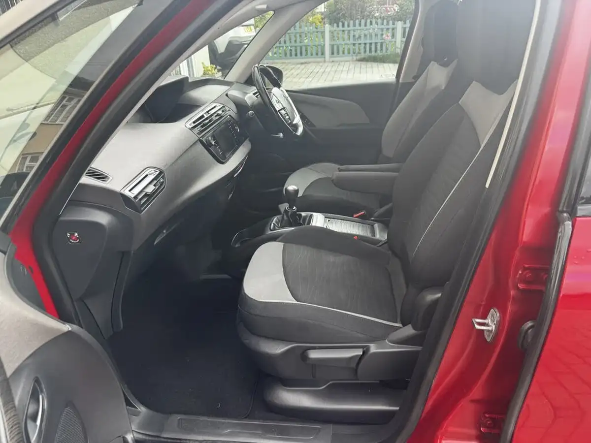 2016-citroen-grand-c4-picasso-16bluehdi-exclusive-big-32