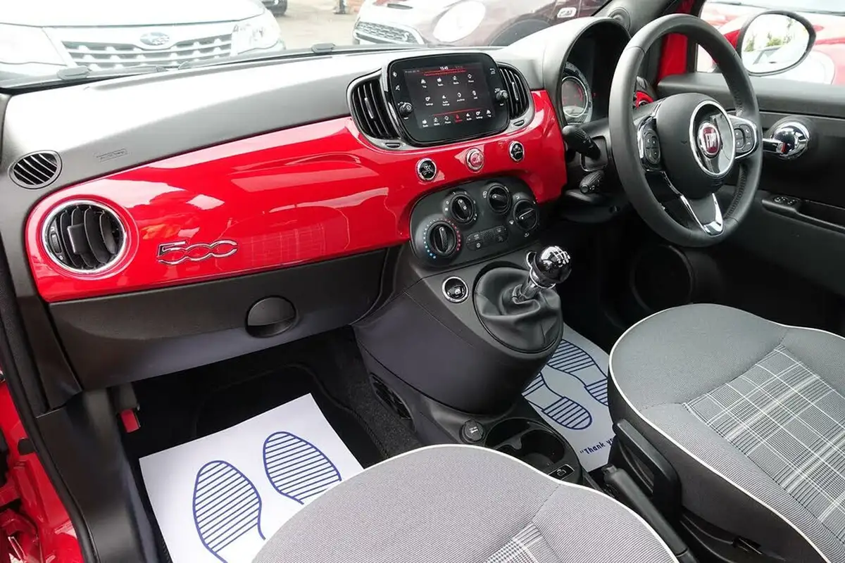 2020-fiat-500-10-lounge-big-13