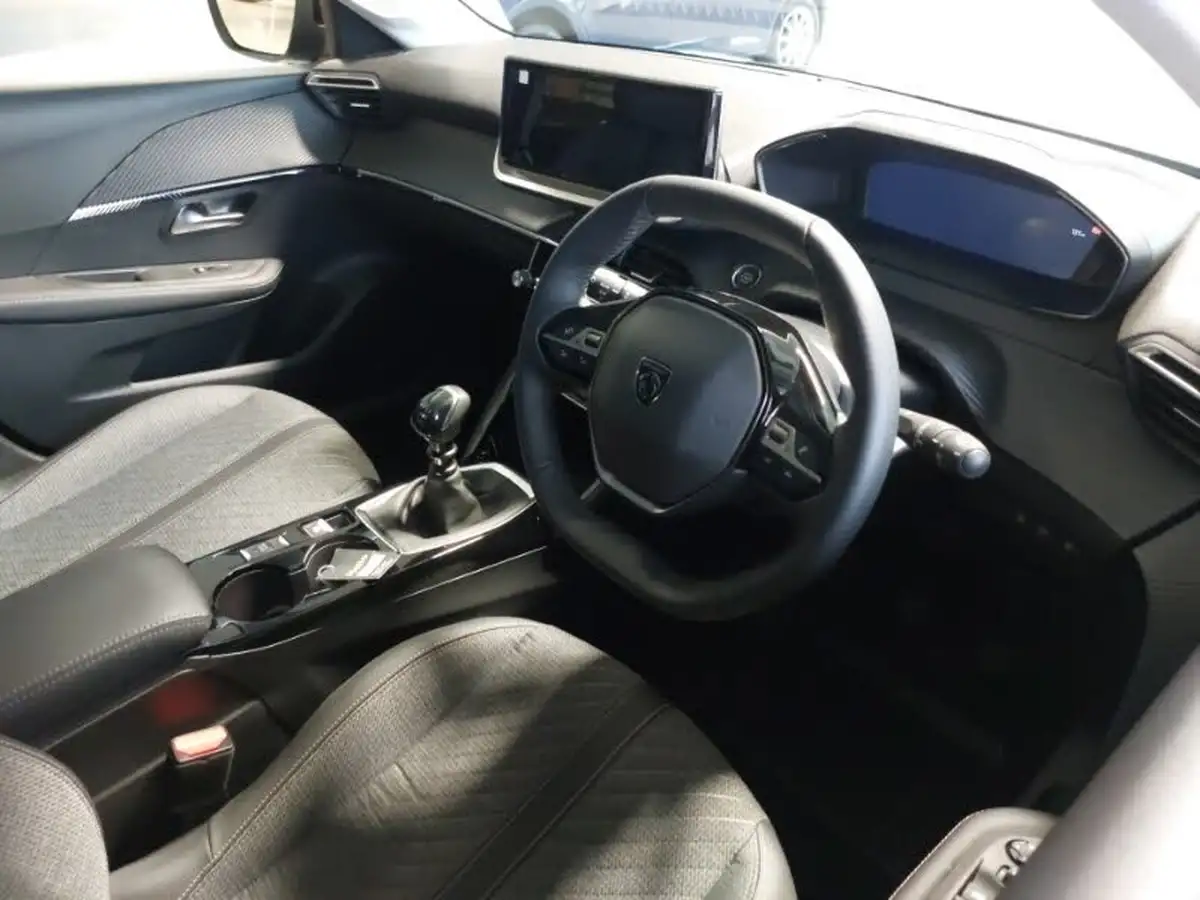 2024-peugeot-208-12-puretech-allure-big-10