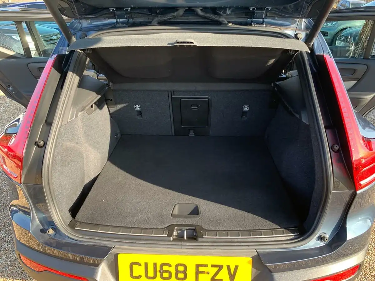 2018-volvo-xc40-20td-d4-inscription-big-48