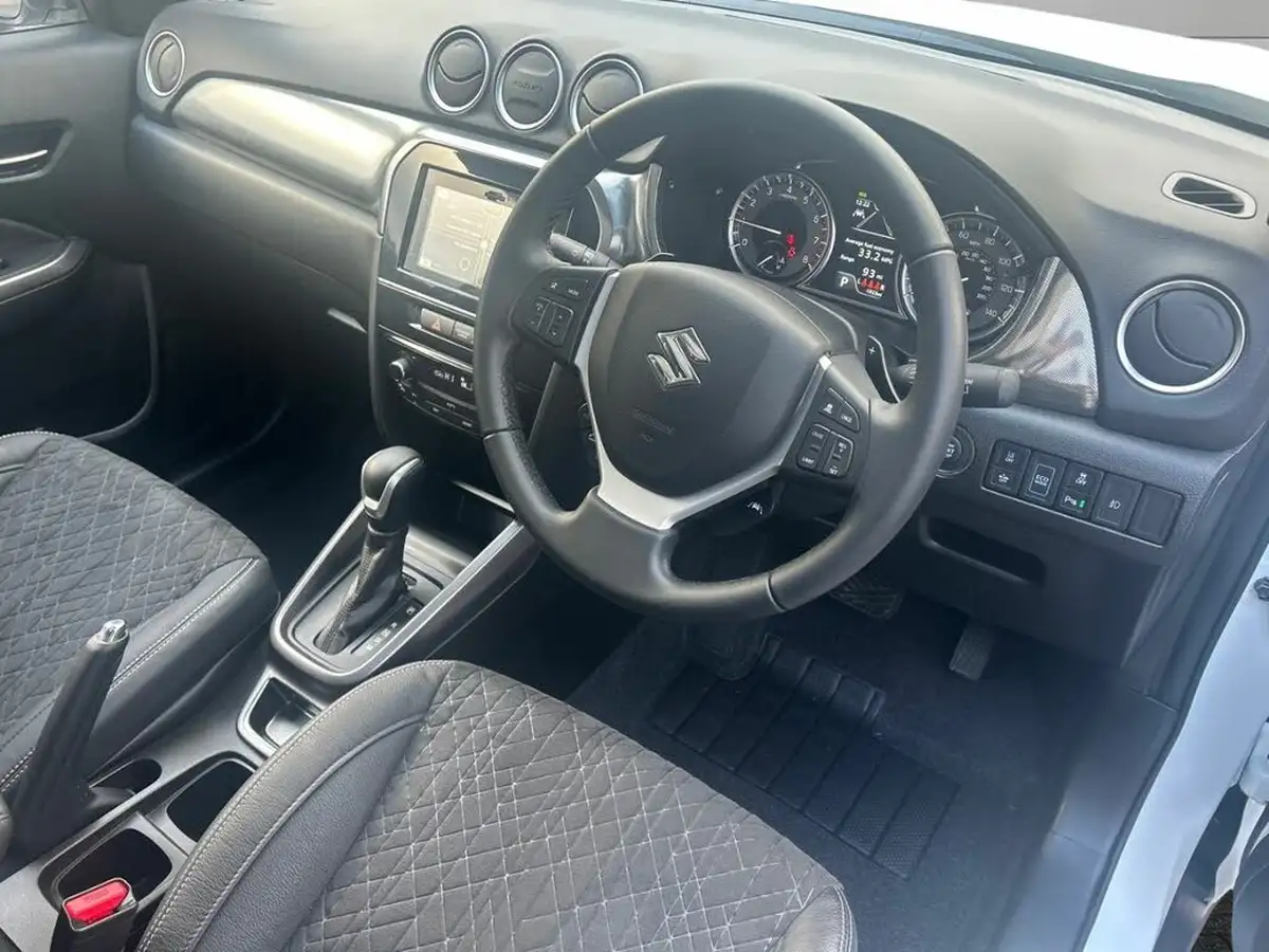 2023-suzuki-vitara-15-sz5-big-8