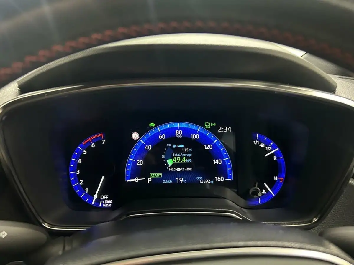 2021-toyota-corolla-18-vvt-i-gr-sport-trk-hatchback-big-23