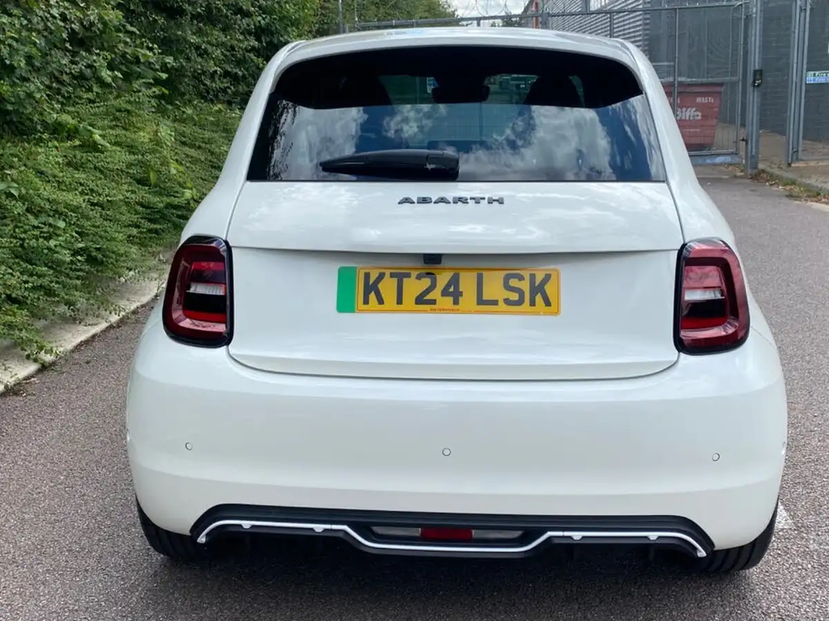 2024-abarth-500-e-500e-big-3