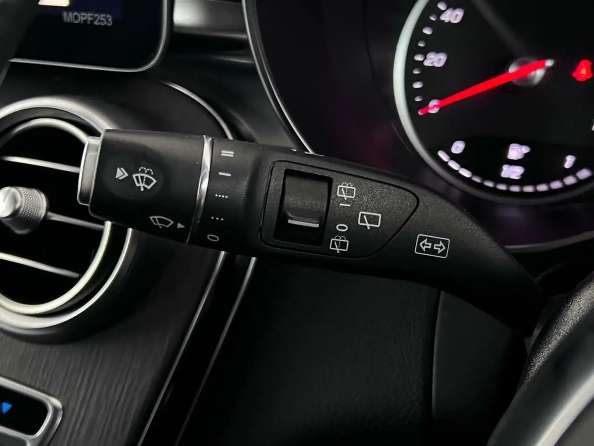 2019-mercedes-benz-glc-class-20d-glc220d-amg-line-station-wagon-5d-4matic-plus-big-24
