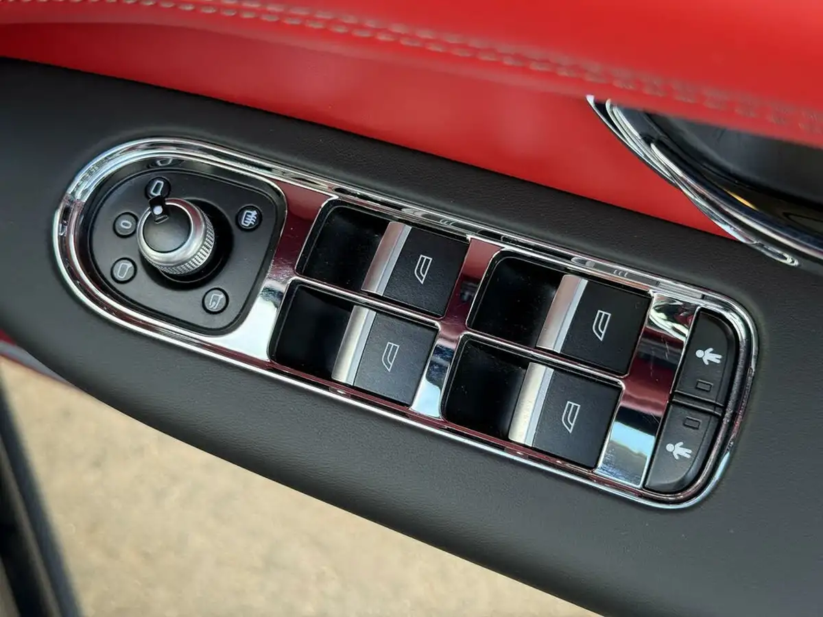 2022-bentley-bentayga-40-v8-big-51