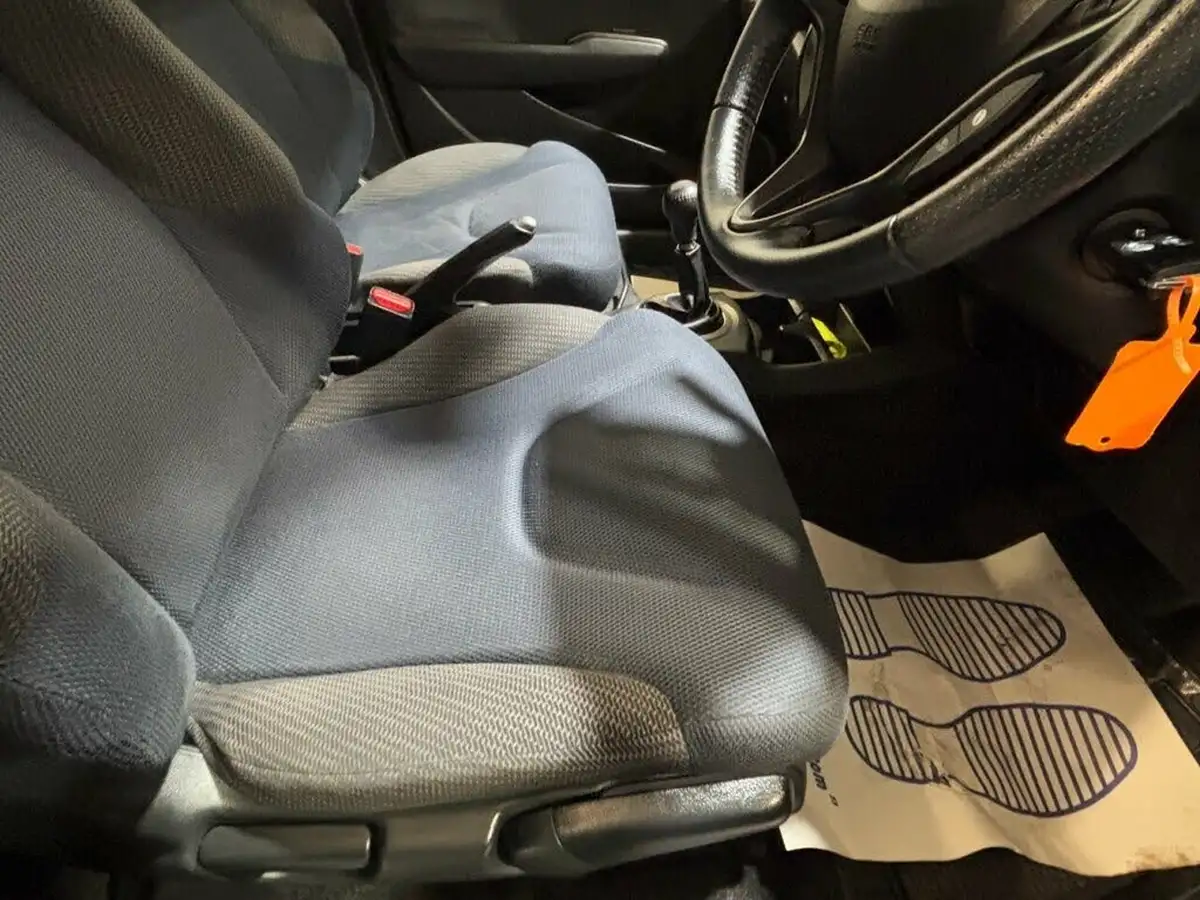 2013-honda-jazz-14-es-plus-big-10