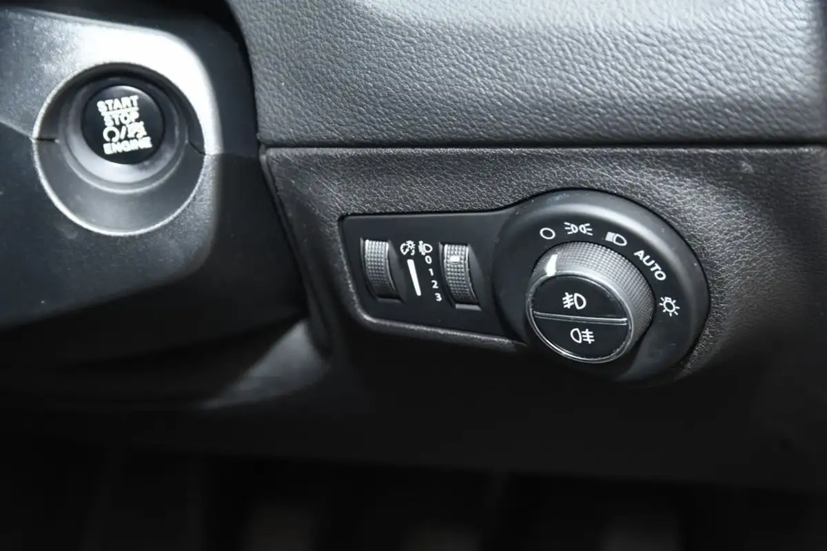 2018-jeep-compass-14-multiair-ii-longitude-big-23