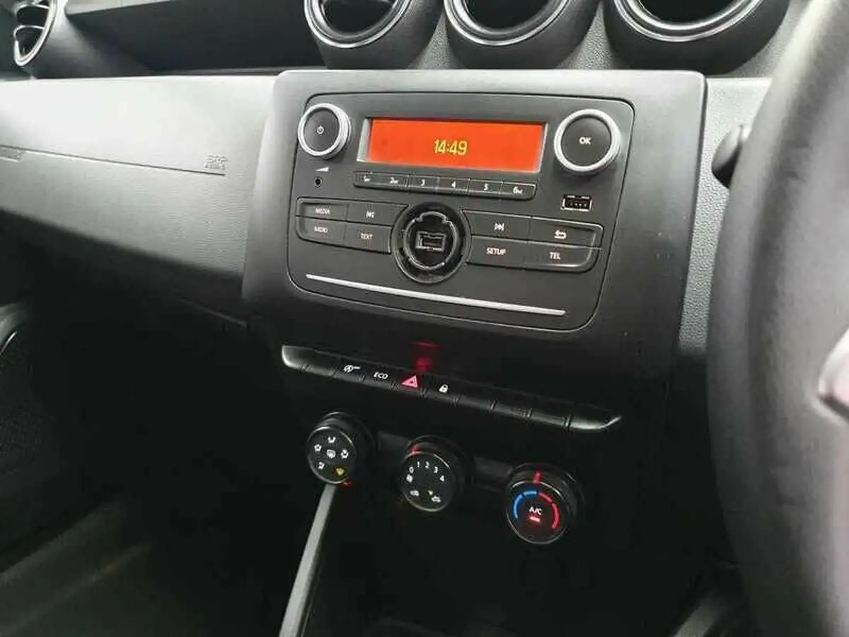 2022-dacia-duster-09-tce-essential-big-12