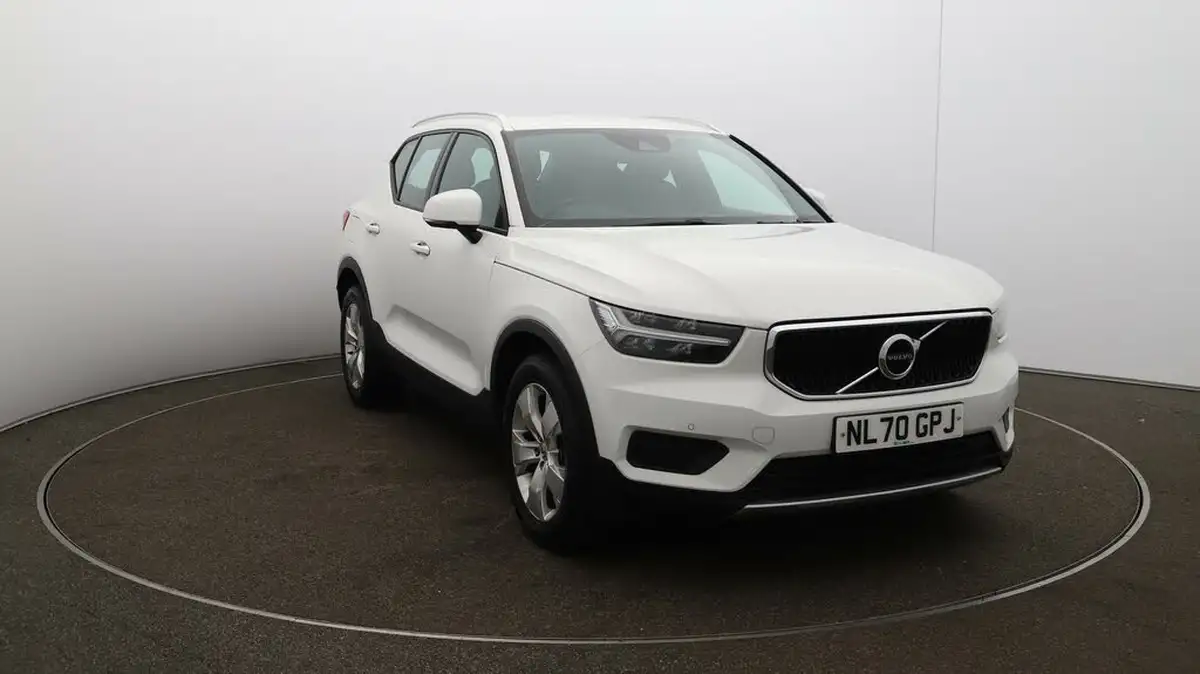 2020-volvo-xc40-20-b4-momentum-big-34