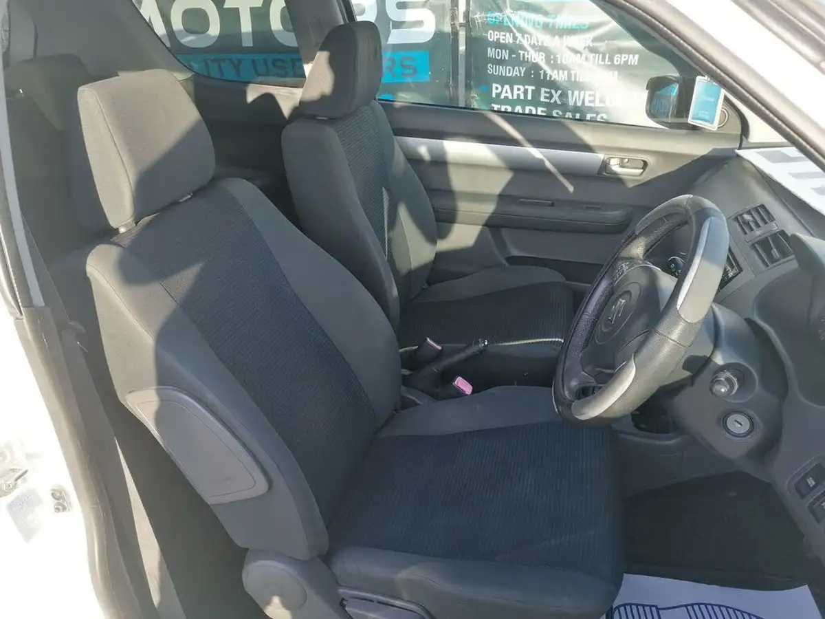 2010-suzuki-swift-13-sz3-3d-big-23