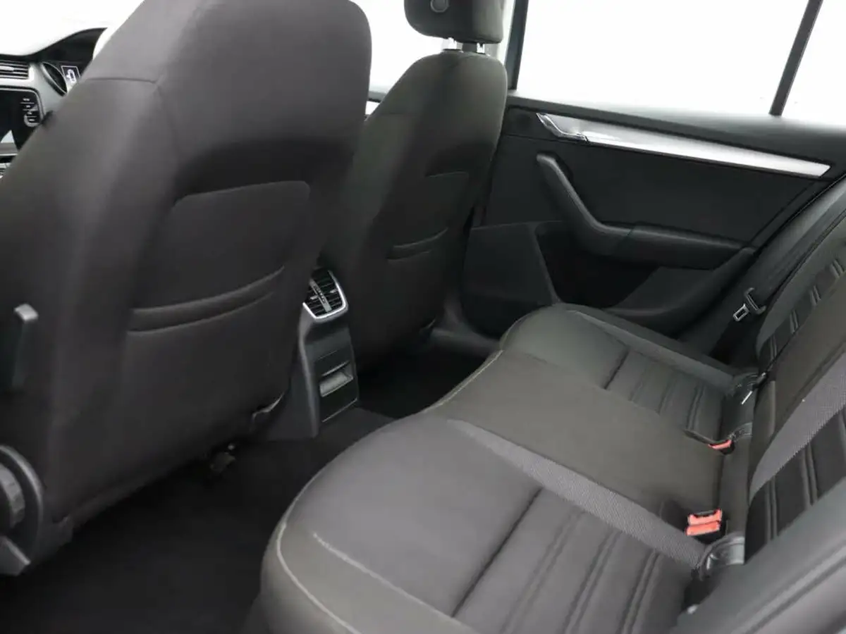 2018-skoda-octavia-10-tsi-se-estate-dsg-big-16