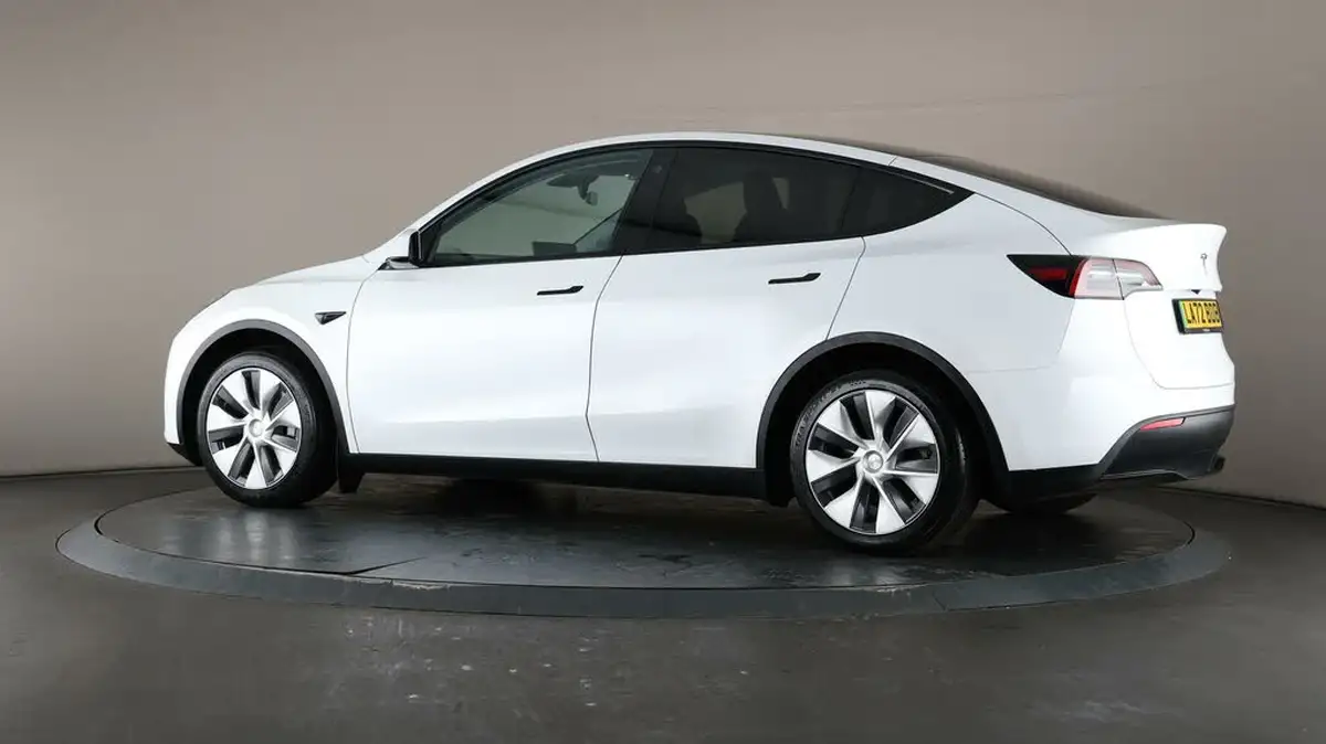 2022-tesla-model-y-e-rwd-big-73