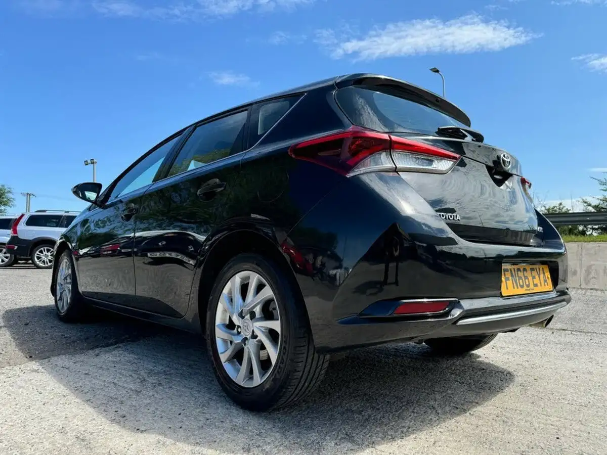 2016-toyota-auris-16d-business-edition-tss-hatchback-big-24