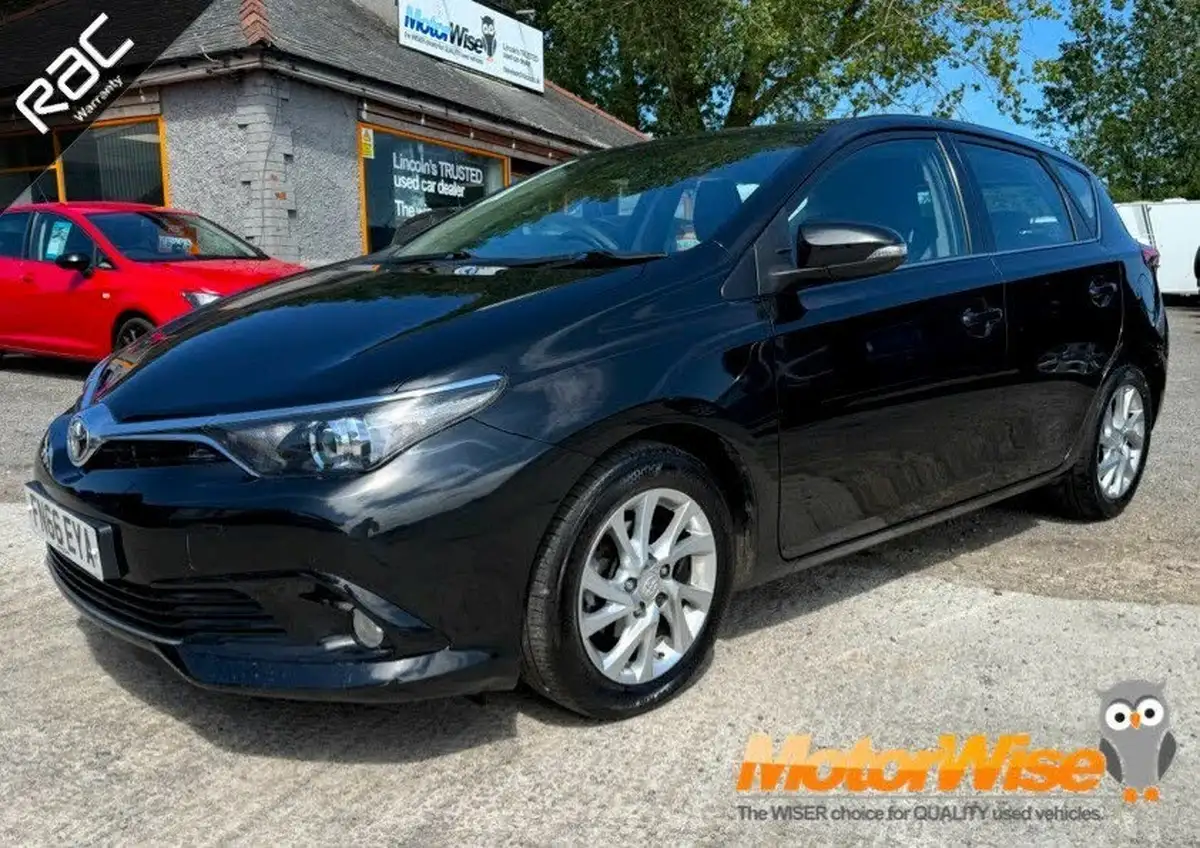 2016-toyota-auris-16d-business-edition-tss-hatchback-big-0