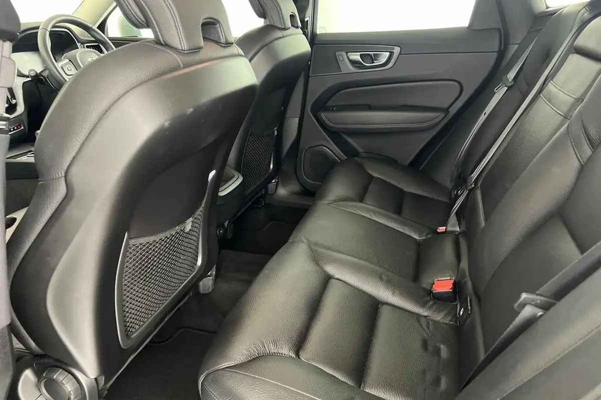 2021-volvo-xc60-20td-b4-momentum-awd-big-16