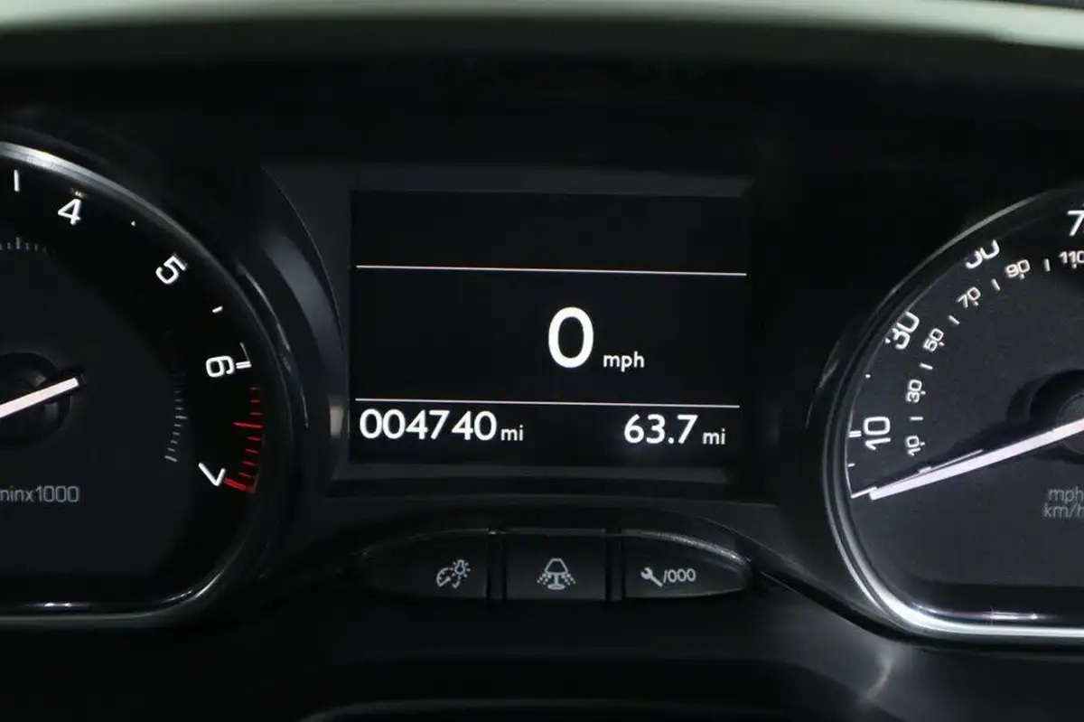 2019-peugeot-2008-suv-12-puretech-allure-premium-82bhp-big-17