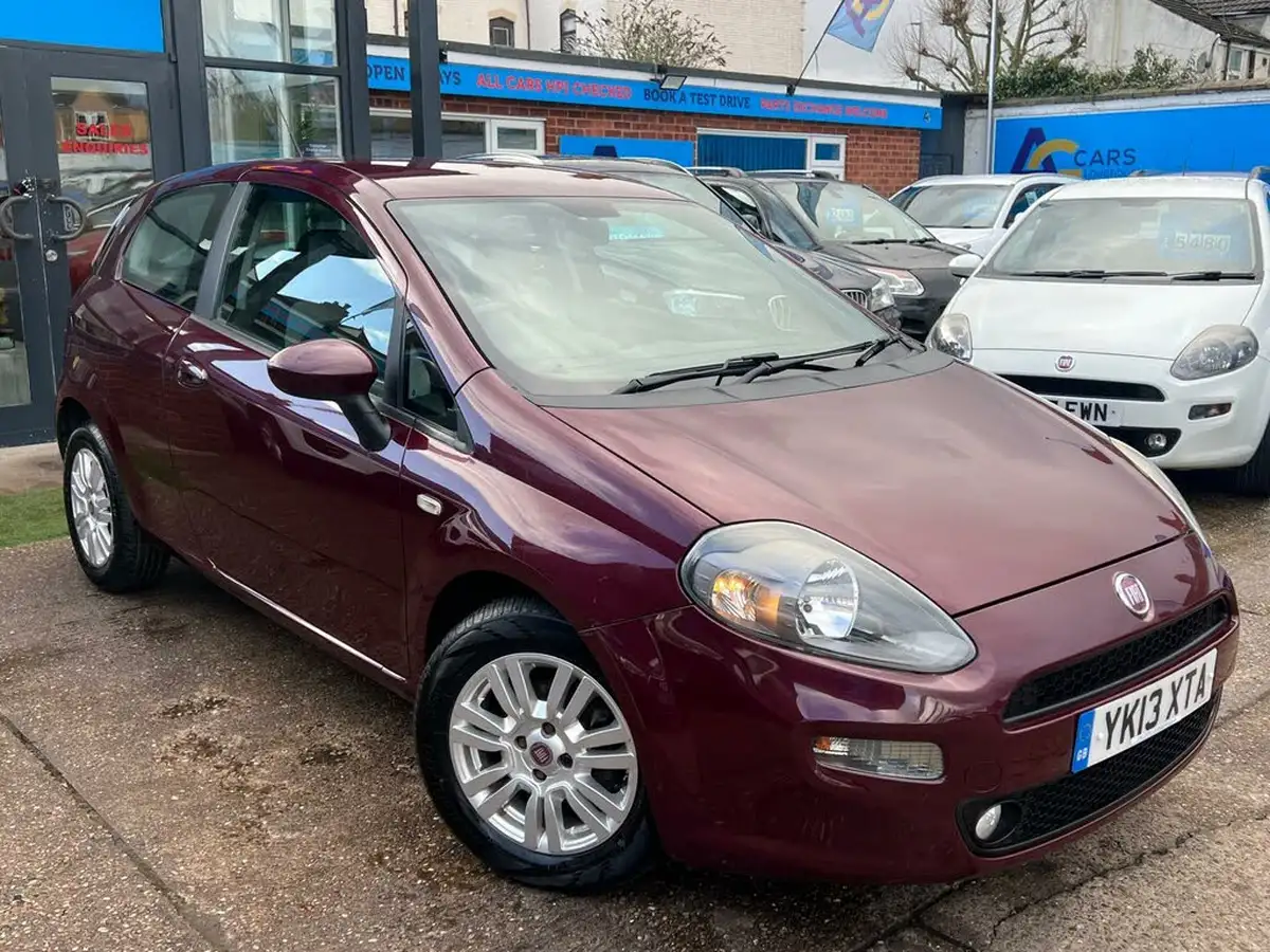 2013-fiat-punto-14-easy-8v-77bhp-brio-3d-big-30