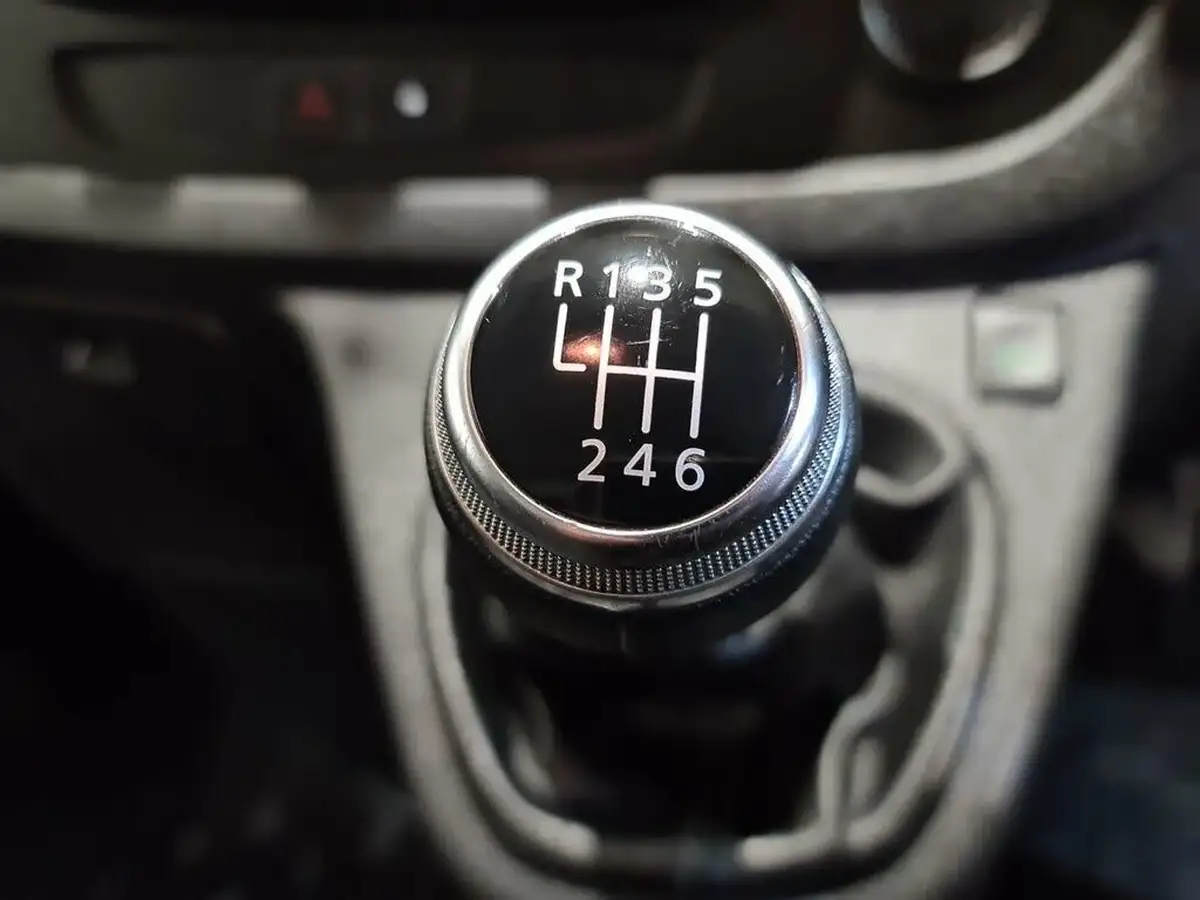 2021-renault-trafic-20dci-ll30-energy-120-business-panel-big-9