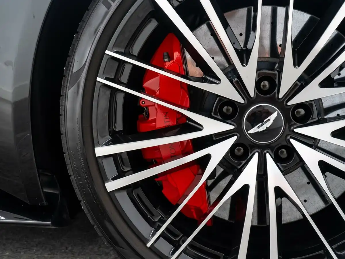 2019-aston-martin-dbs-52-v12-superleggera-volante-big-23