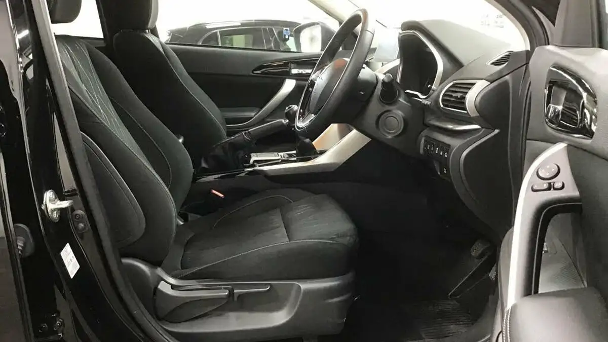2021-mitsubishi-eclipse-cross-15-4-big-8