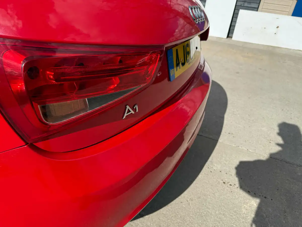 2011-audi-a1-16td-se-hatchback-3d-big-21