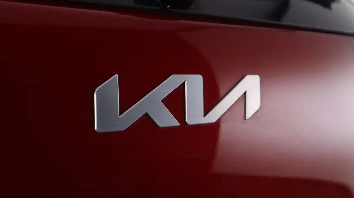 2021-kia-niro-16-gdi-phev-3-42in-cluster-big-20