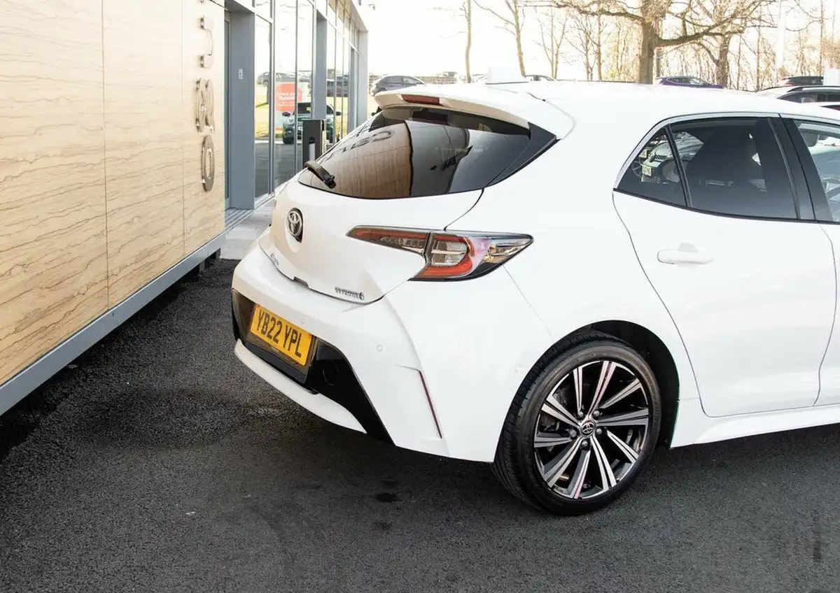 2022-toyota-corolla-18-vvt-i-design-120bhp-trk-hatchback-5d-big-8