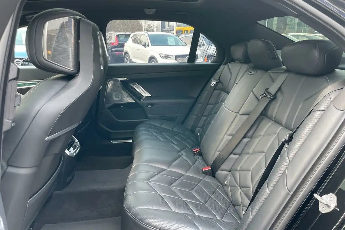 2023-bmw-7-series-e-i7-xdrive60-excellence-big-30