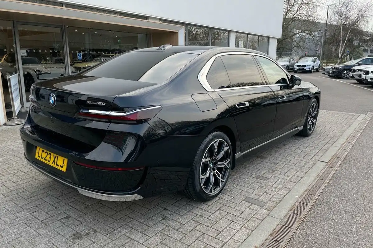 2023-bmw-7-series-e-i7-xdrive60-excellence-big-6