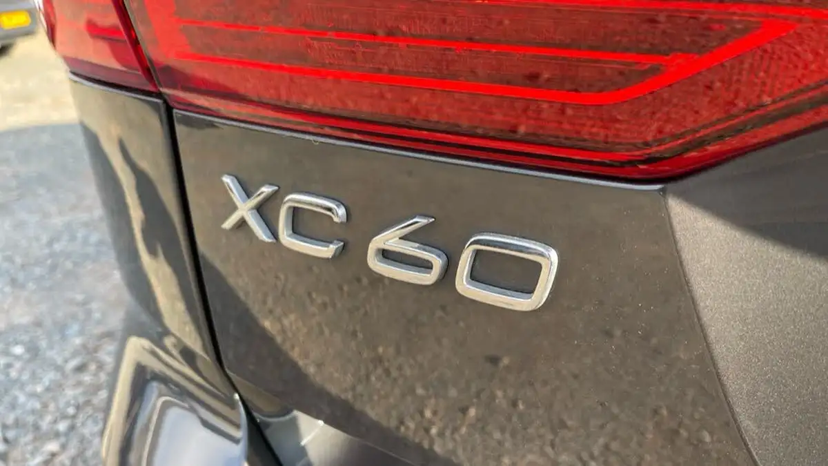 2024-volvo-xc60-20-b5-ultimate-big-33