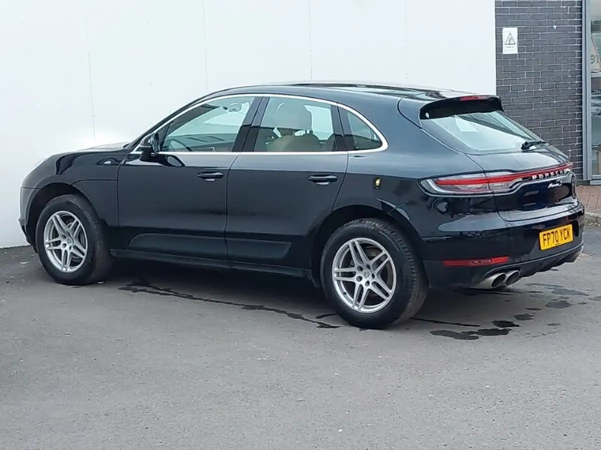 2020-porsche-macan-30-s-big-3