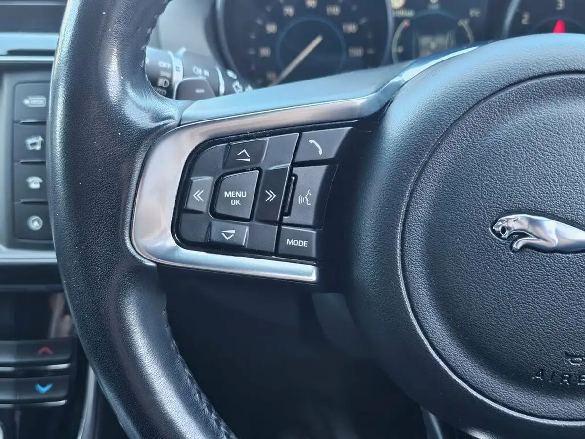 2017-jaguar-xe-20d-r-sport-180ps-1999cc-auto-big-21