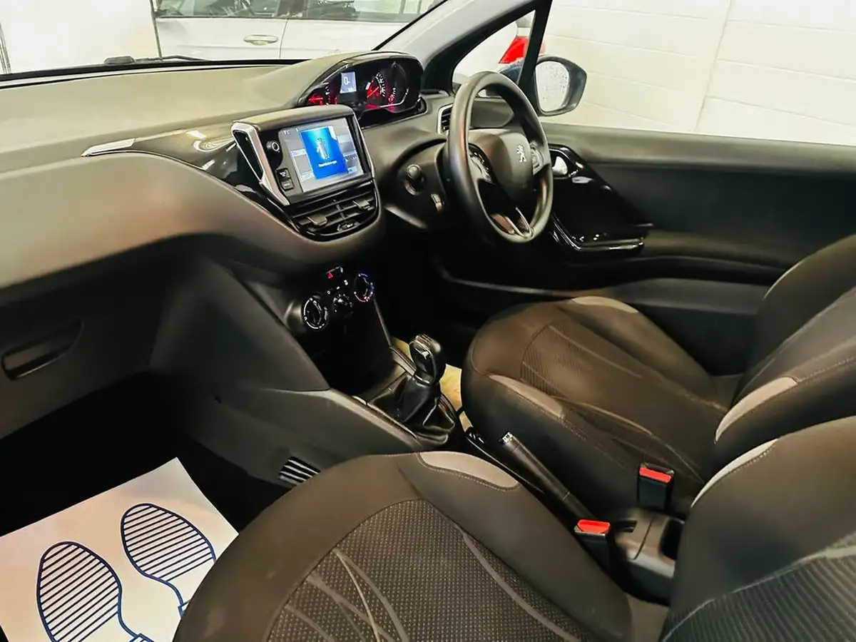 2013-peugeot-208-12-active-3d-big-27