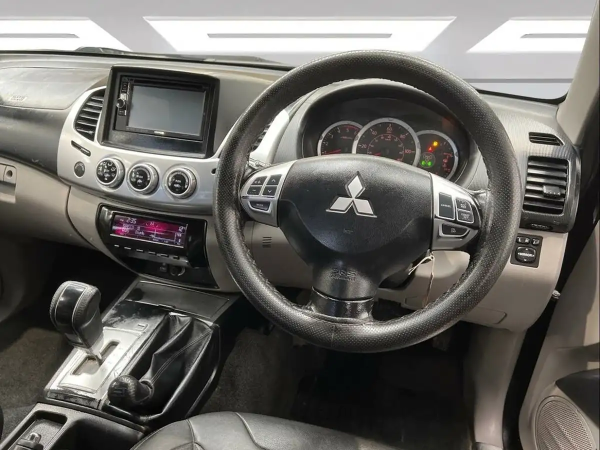 2013-mitsubishi-l200-25td-barbarian-auto-big-17