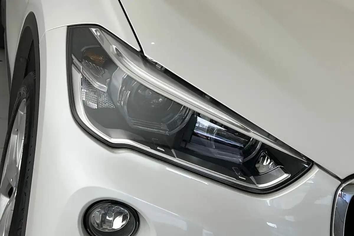 2019-bmw-x1-20-sdrive-20i-xline-sdrive20i-big-17