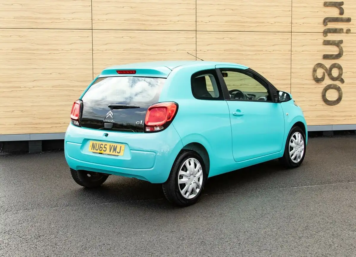 2015-citroen-c1-10-vti-feel-3d-big-2