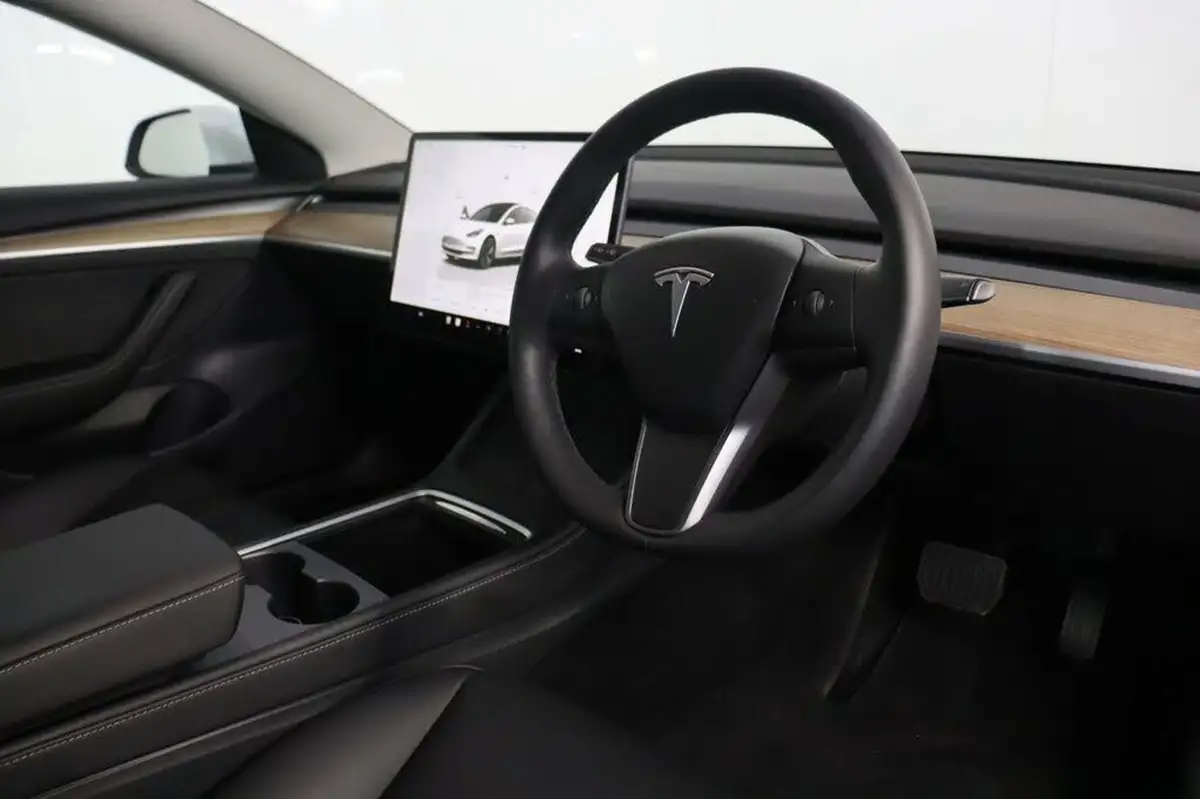 2021-tesla-model-3-e-standard-plus-big-17