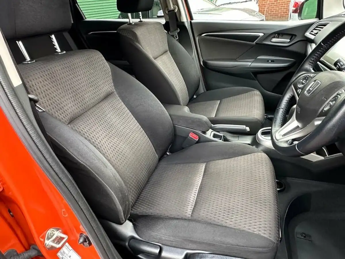 2018-honda-jazz-13-i-vtec-ex-navi-cvt-big-40