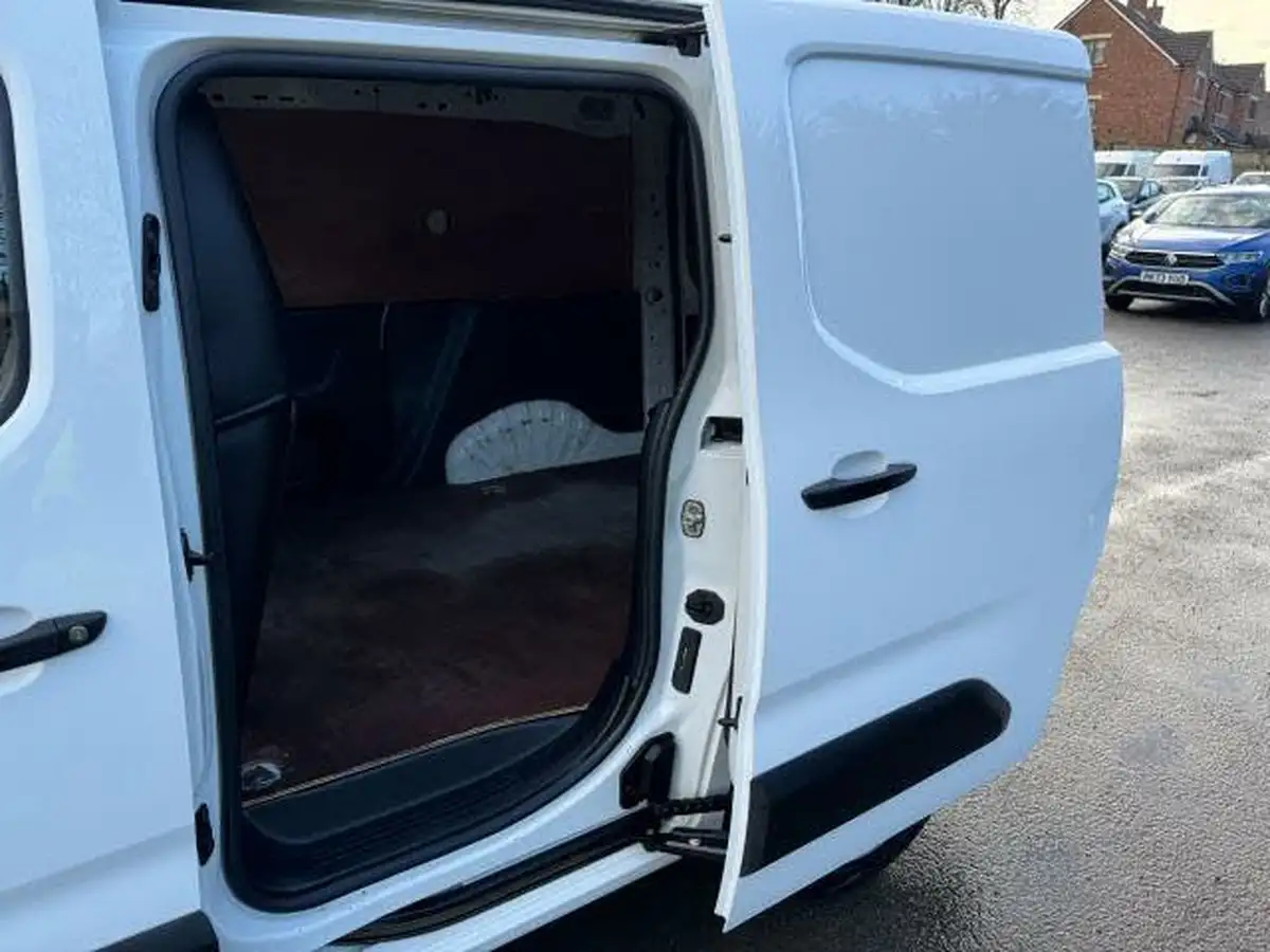 2019-peugeot-partner-15-bluehdi-1000-professional-100ps-eu6dt-panel-big-37