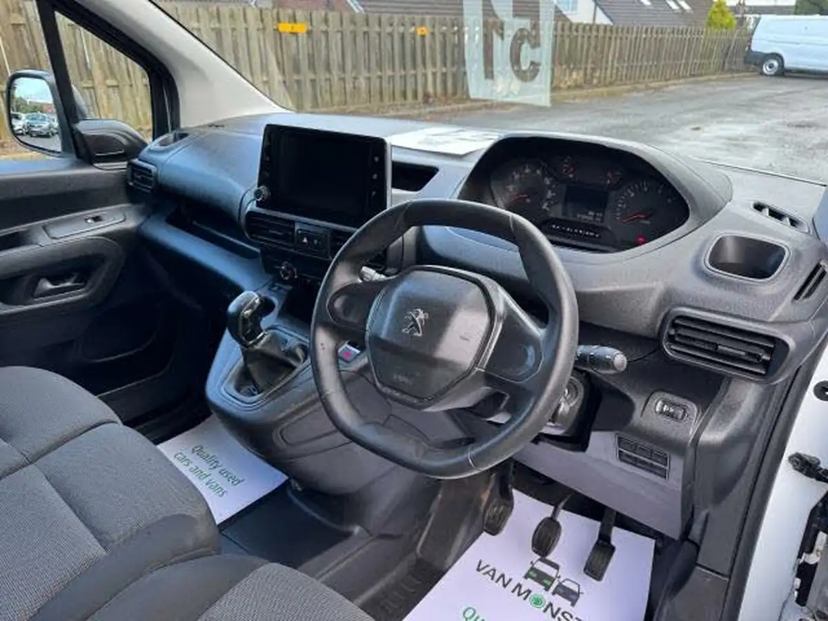 2019-peugeot-partner-15-bluehdi-1000-professional-100ps-eu6dt-panel-big-13