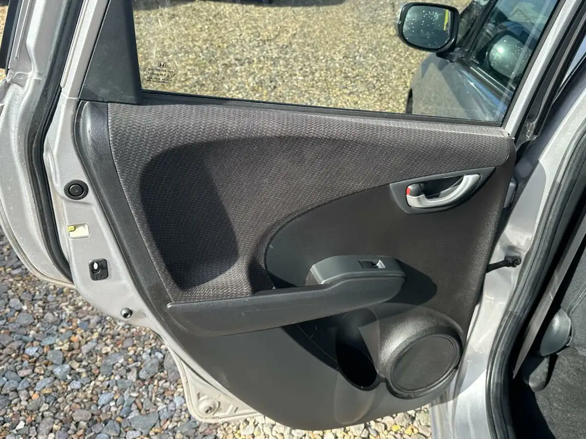 2013-honda-jazz-14-es-plus-big-23