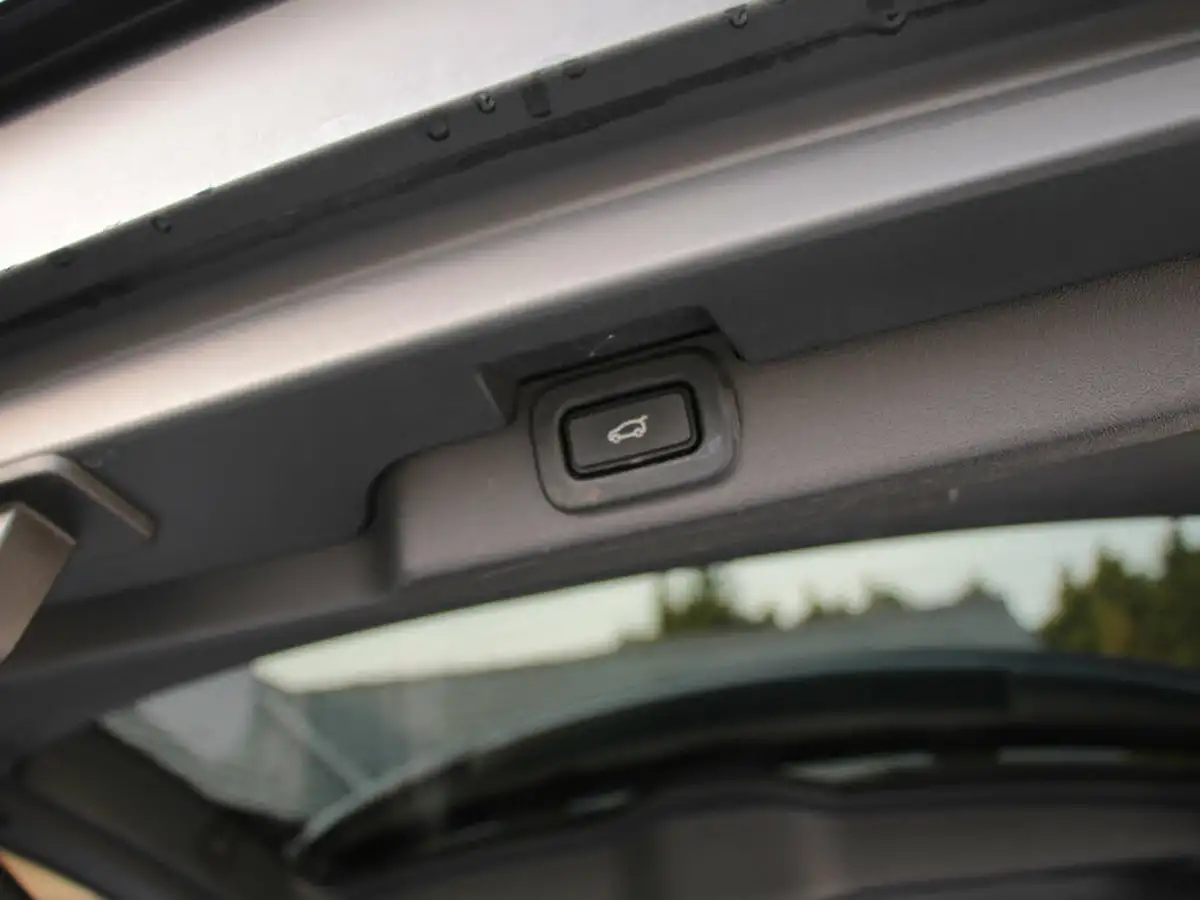 2021-land-rover-discovery-30-d300-commercial-se-big-40