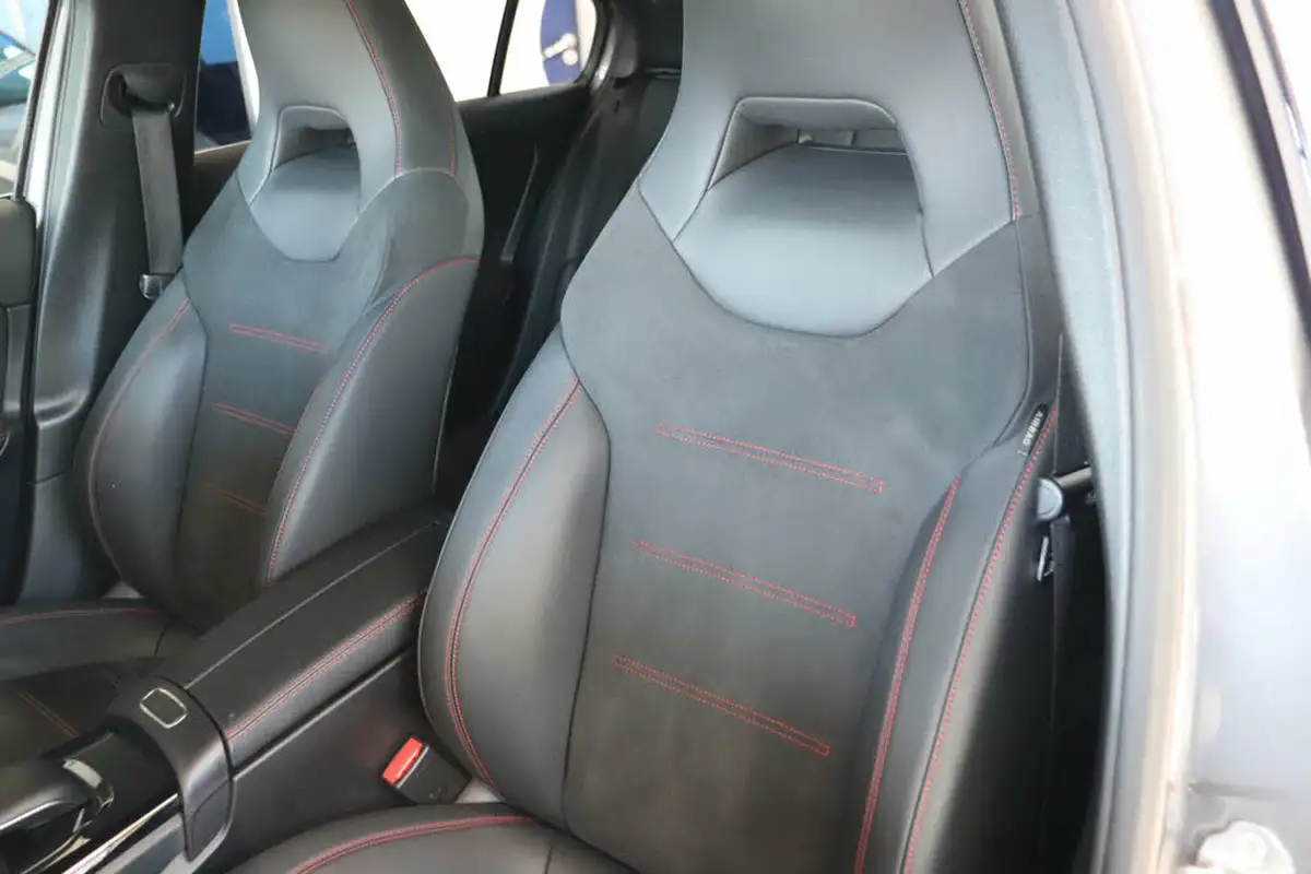 2020-mercedes-benz-a-class-20d-a200d-amg-line-hatchback-5d-big-39