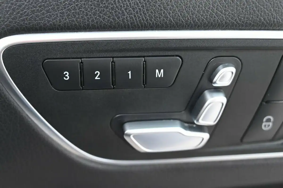 2016-mercedes-benz-a-class-20-a250-amg-premiumss-7g-dct-big-28